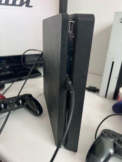 PlayStation 4 Slim 1TB