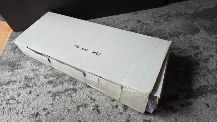 1:130 scale KLM Boeing 747-400 Travel agent model