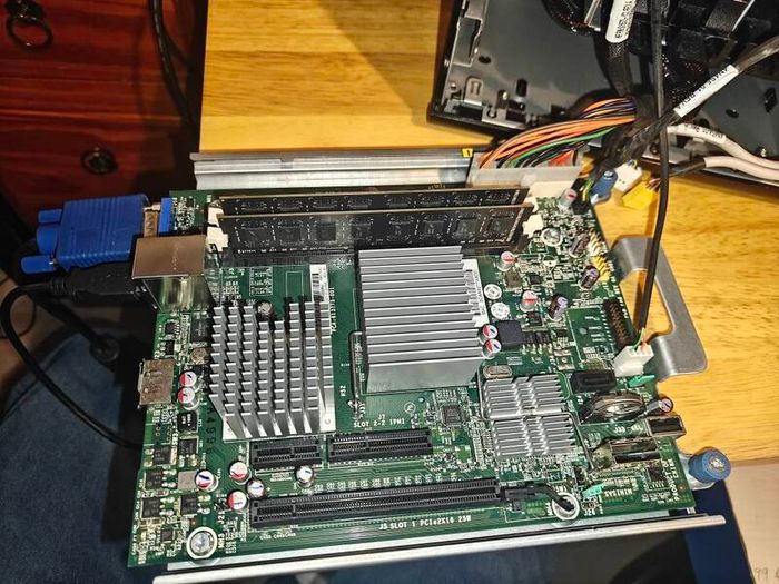 HP ProLiant MicroServer N36L