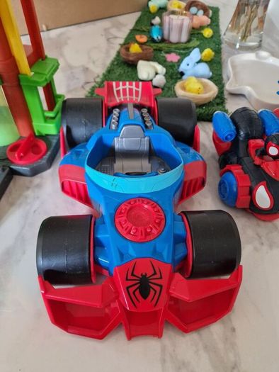 Spiderman action figures and vehicles