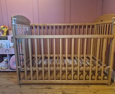 Baby solid Oak Cot