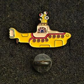 The beatles,  Yellow submarine, pin back badge.