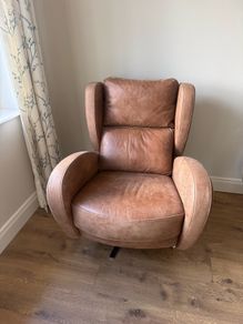 Fama leather swivel chair