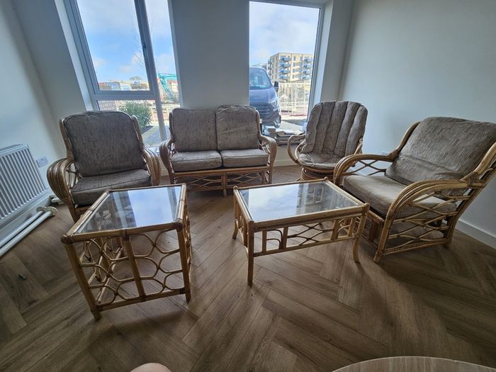 Soft Sofa Chairs and Tables