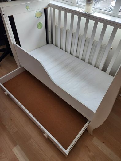 Baby cot bed
