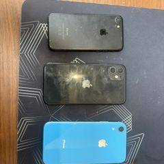 3 iPhones for Parts/Repair