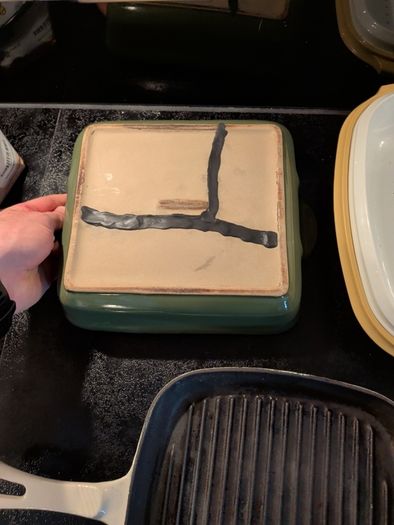 Assorted kitchen items