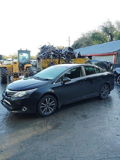 Breaking Toyota avensis 2014 2.0 diesel