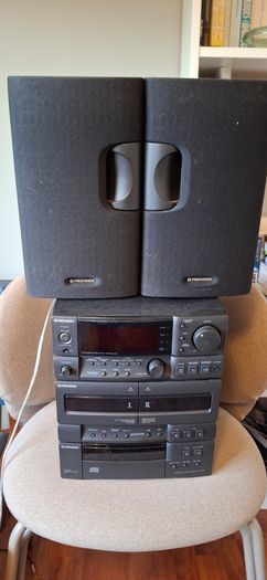 Vintage Pioneer Stereo Disc Receiver System (XR-P340) with Matching Pioneer Speakers (S-P340)