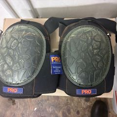 Hard shell turtle back knee pads