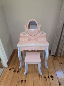 Kids dressing table