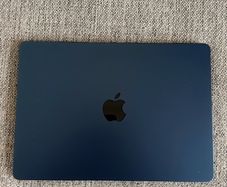 MacBook Air M4 Midnight 2025