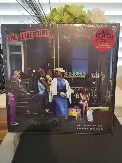 The Libertines all quiet on the eastern esplanade vinyl with signed print by the band