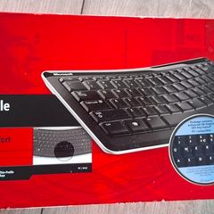 Microsoft Bluetooth Mobile Keyboard 6000 keyboard and keypad set