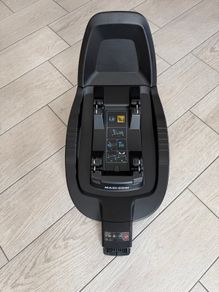 Maxi-Cosi infant car seat and base - excellent condition