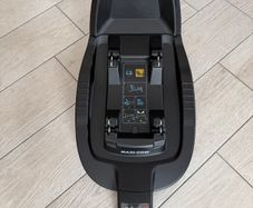 Maxi-Cosi infant car seat and base - excellent condition
