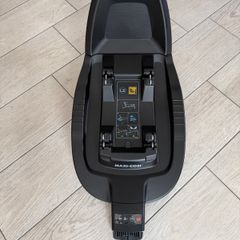 Maxi-Cosi infant car seat and base - excellent condition