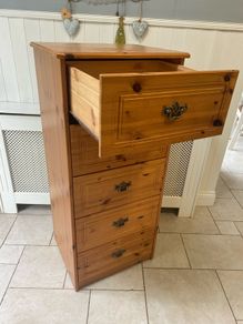 chest  of drawers.    immaculate