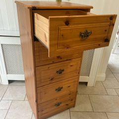 chest  of drawers.    immaculate