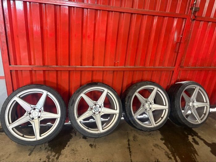 20-inch alloy wheels