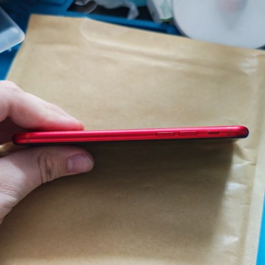 Apple iPhone SE 2020 - 64GB - Product Red - Defect - Activation locked - Parts only