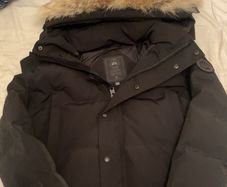 canda goose Wyndham parka