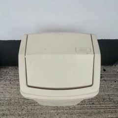 Wham cream swing lid bin
