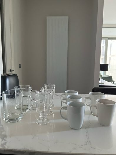 Set kitchen utensils and glasses