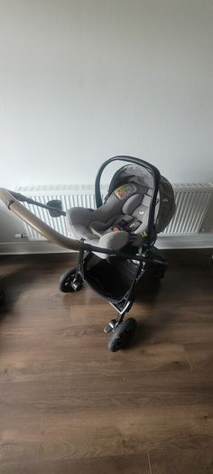 Joie Travel System - Buggy, Carrycot, Car Seat, isofix base