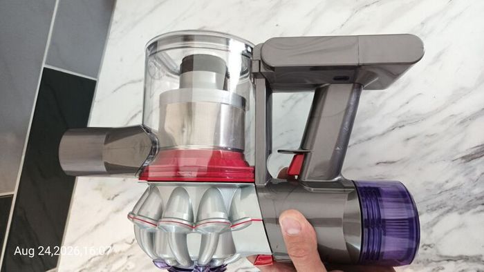 Brand new Dyson V8 Advanced