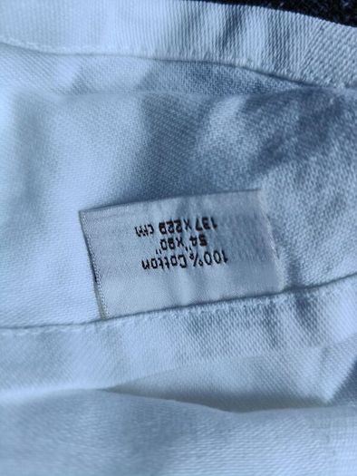 White Tablecloth