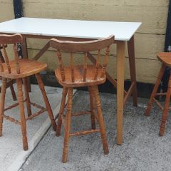 Table and 4 high stools