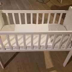 White baby cot