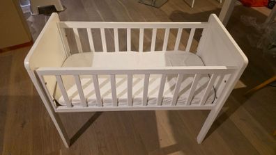 White baby cot