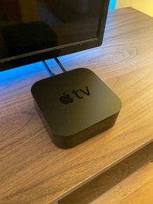 Apple TV 32GB with Siri Remote Like New