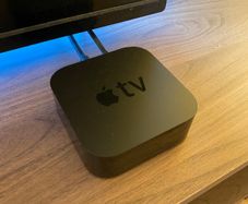 Apple TV 32GB with Siri Remote Like New