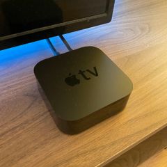 Apple TV 32GB with Siri Remote Like New