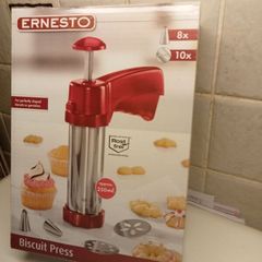 Biscuit press