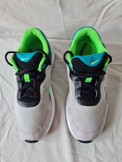 2024 nike revolution size 5.5 eu 38.5 grey/green in excellent condition