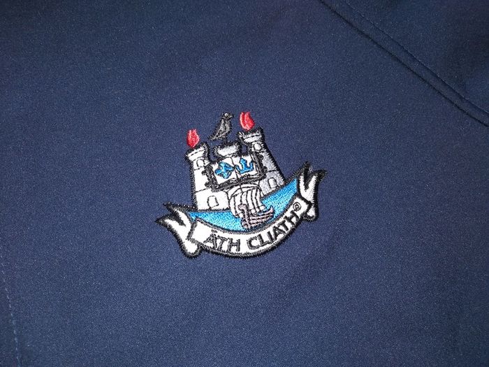 Dublin GAA Water Resistant Softshell Jacket  Small Baile Atha Cliath O'Neills Soft Shell Leinster Navy Blue Gaelic Football Hurling Wind Breaker