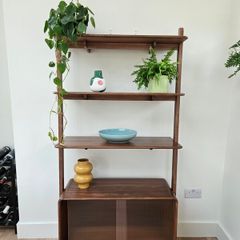 Retro standing shelves