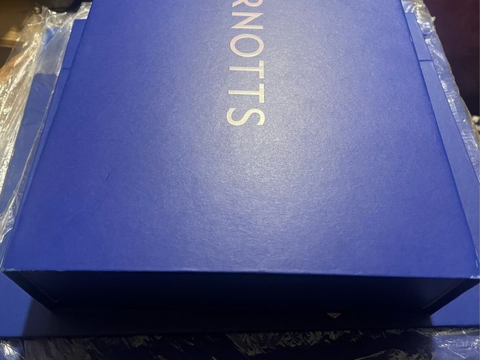 arnotts gift box size 35/26/8 cm
