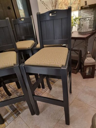 Beautiful Kitchen Island Stools x 4