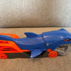 Hot Wheels - Dragon Transporters & Haulers