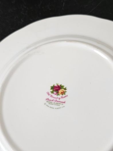 Royal Albert "Old Country Roses" Peach Damask Dessert Plate