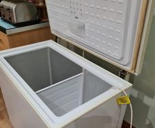 Freestanding Chest Freezer (W57cm x L96cm x H84cm)