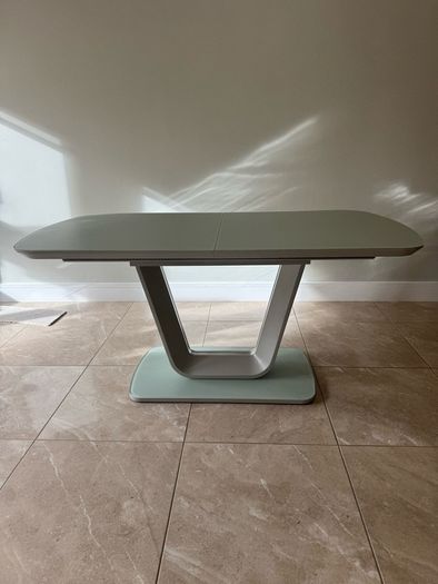 Extendable table