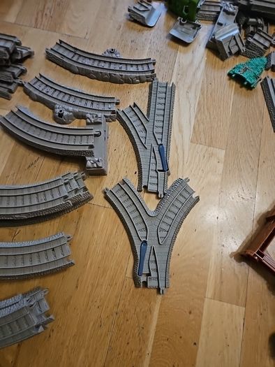 Huge selection of Thomas the Tank engine Tracks.