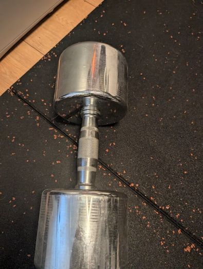 Pair of 20kg and 17.5kg dumbells