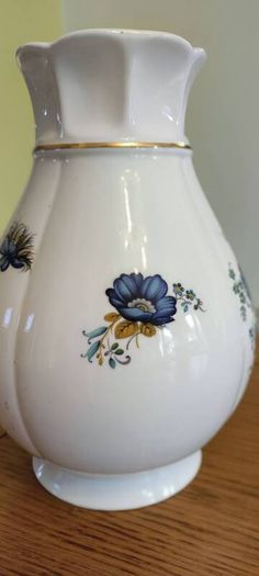 Royal Tara Blue Cornflower Floral Vase Galway Ireland 20 cm Tall Fine Bone China